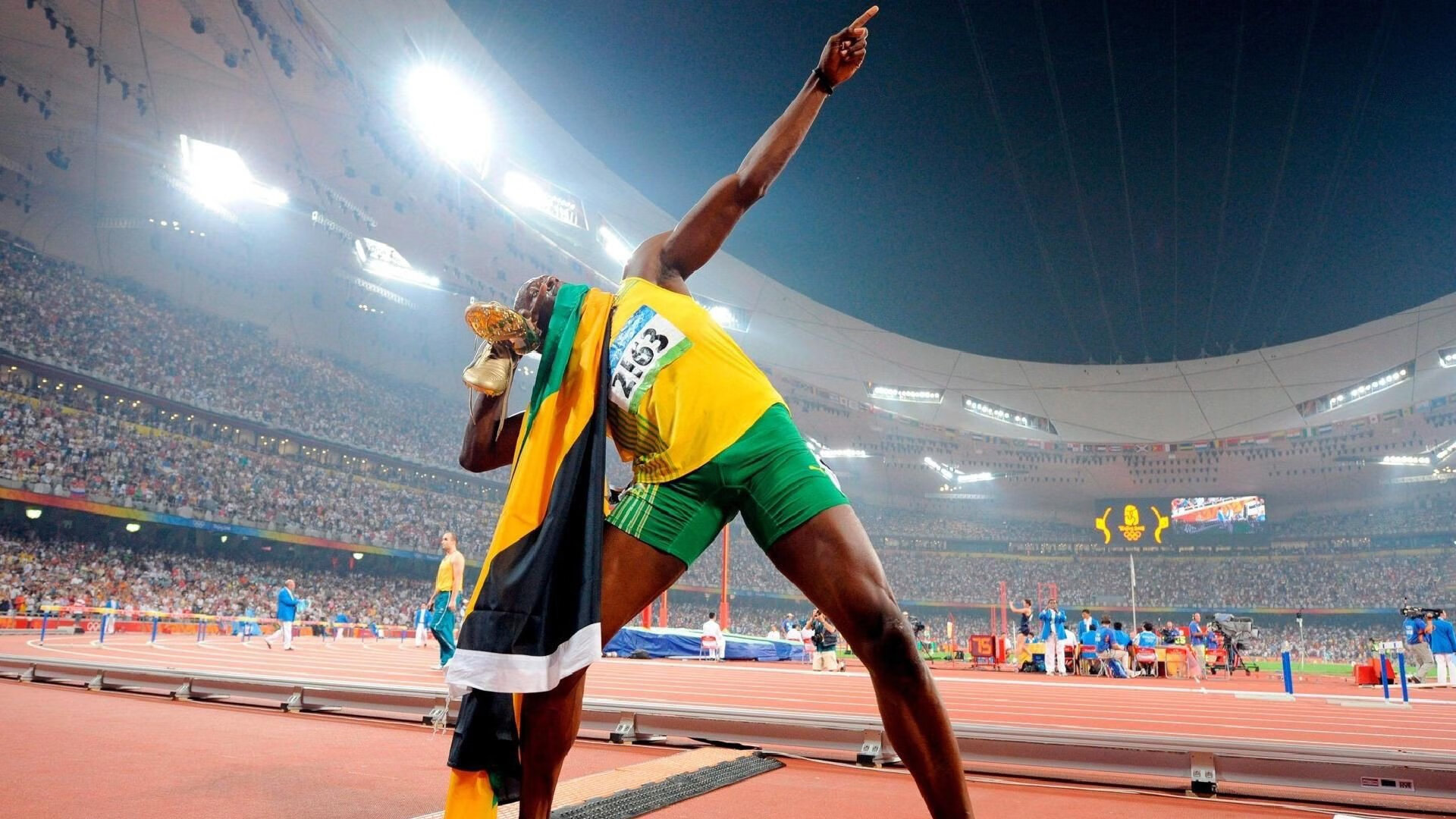 欧冠淘汰赛之夜，米切尔节奏完全掌控，书写绿茵场上的交响诗